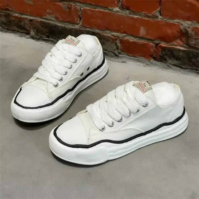 Sneakers pour hommes tendance 2026, style sportif, parfaites avec des jeans