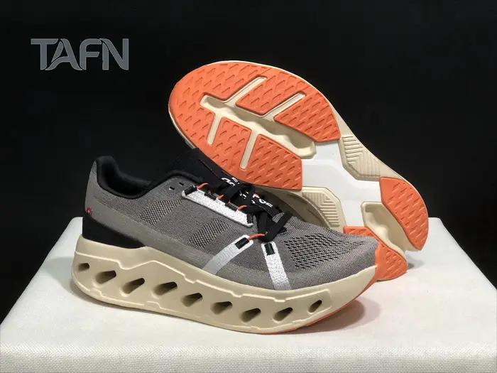 Baskets à semelle épaisse amortissante, chaussures de sport légères pour le voyage et la marche