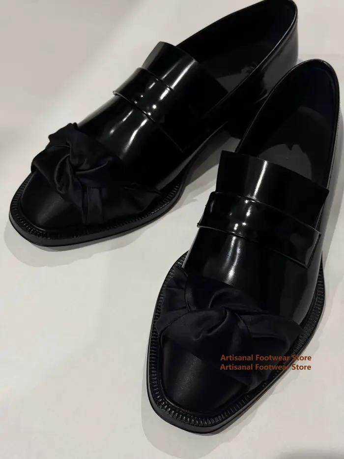 Mocassins noirs brillants en cuir à bout carré avec ruban décoratif en soie – Chaussures de soirée e