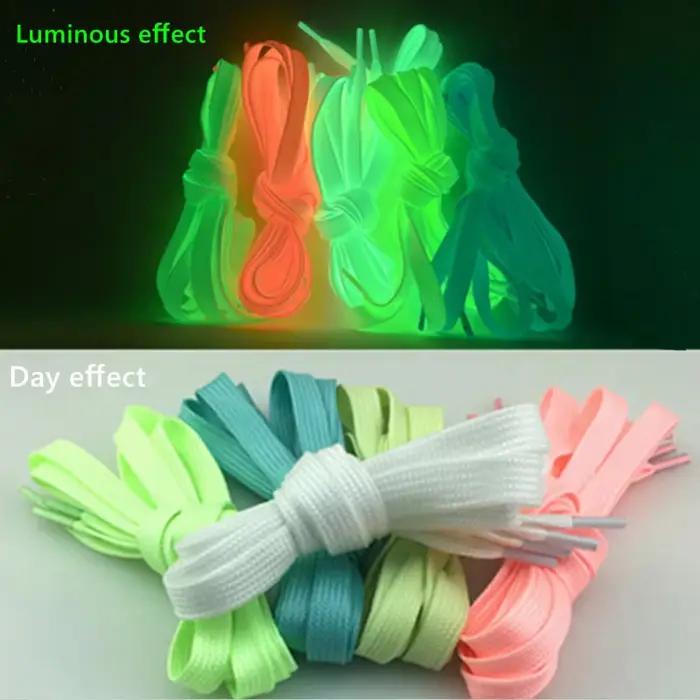 Lacets fluorescents lacets lumineux baskets plates lacets de chaussures en toile brillent dans la nu