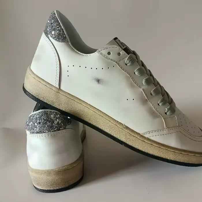Chaussures usagées à semelle antidérapante pour une marche prolongée