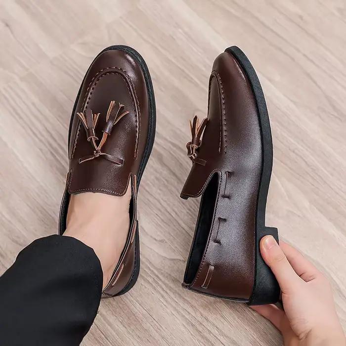 Chaussures en cuir noir pour hommes Chaussures de travail respirantes à bout pointu Chaussures d'été