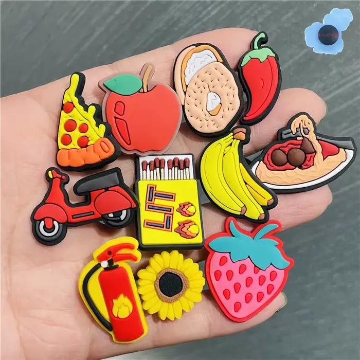Vente unique 1 pièces nourriture fruits Pizza fleurs éclairées PVC chaussures breloques mignon chaus
