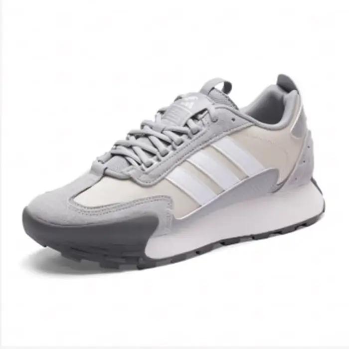 adidas Baskets de randonnée en daim beige et gris à trois bandes blanches, plateforme épaisse, chaus