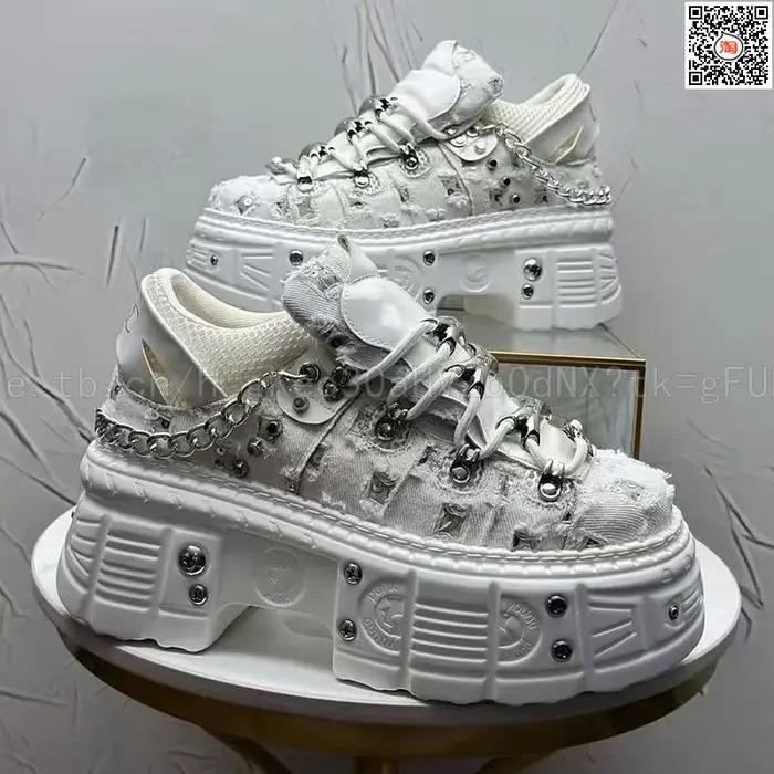 2025 été nouveaux hommes style punk plate-forme rehaussant niche personnalité frit rue mode papa cha