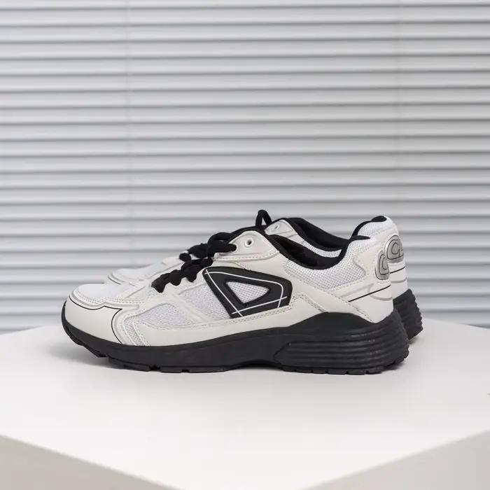 Chaussures de course basses confortables pour hommes, nouvelle collection été, style fin en maille r