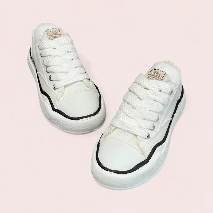 Sneakers pour hommes tendance 2026, style sportif, parfaites avec des jeans
