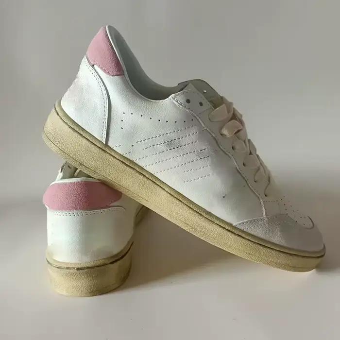 Chaussures usagées à semelle antidérapante pour une marche prolongée