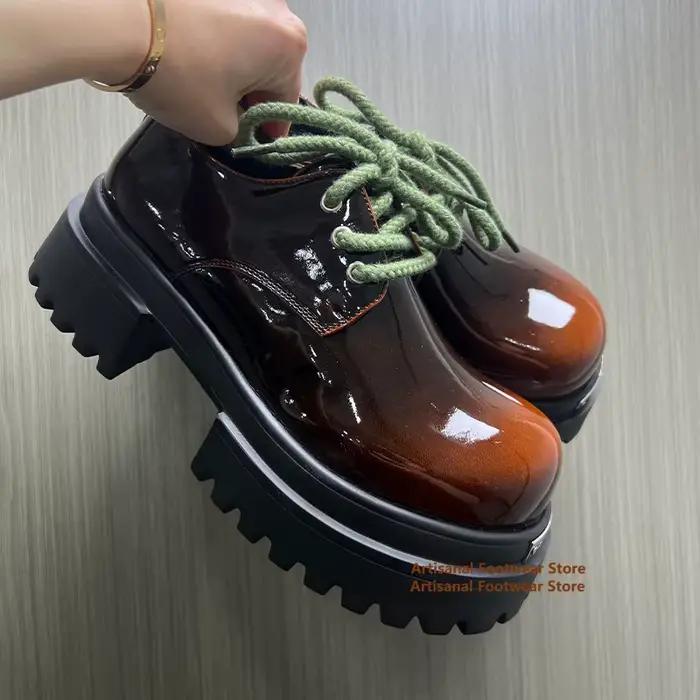 Chaussures Derby à bout rond et semelle épaisse, lacets verts, cuir verni dégradé, chaussures pour h