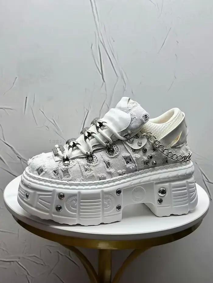 2025 été nouveaux hommes style punk plate-forme rehaussant niche personnalité frit rue mode papa cha