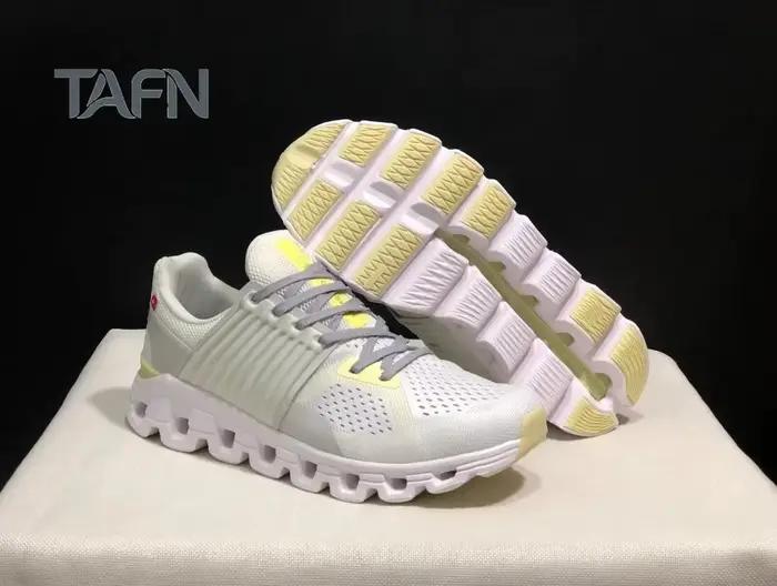 Chaussures de sport trekking légères, minimum d'espace de rangement pour sac de voyage