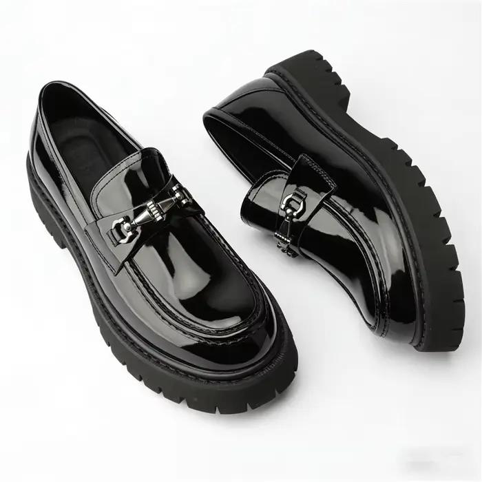 Chaussures en cuir pour hommes à décoration métallique, grande taille, style mode, à talon épais et 