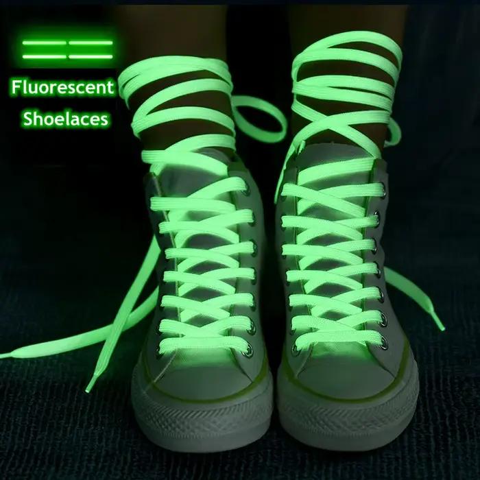 Lacets fluorescents lacets lumineux baskets plates lacets de chaussures en toile brillent dans la nu