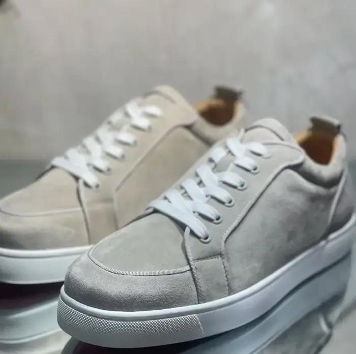 Baskets plates pour hommes en cuir suédé vert herbe à bout rond, à talon couvert, à lacets, coupe ba