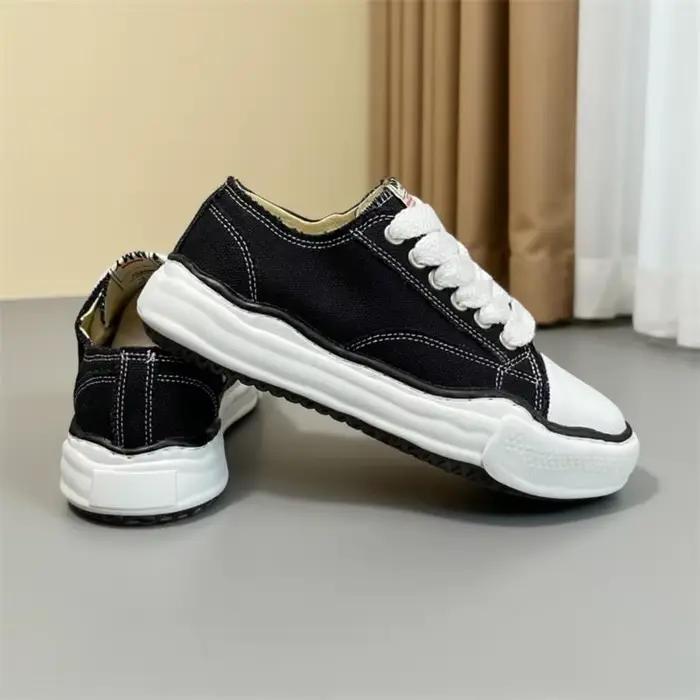 Sneakers pour hommes tendance 2026, style sportif, parfaites avec des jeans