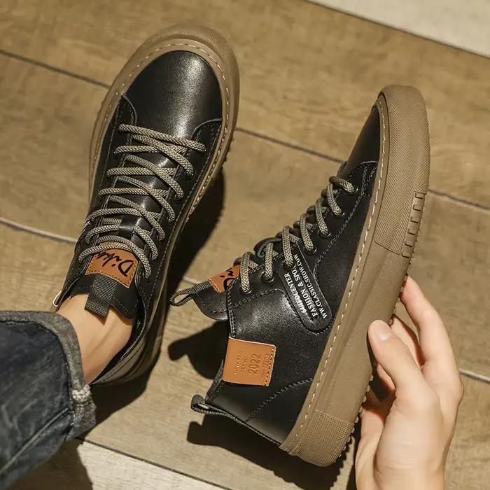 Les chaussures de sport décontractées pour hommes sont à la mode, rétro, classiques et fabriquées à 