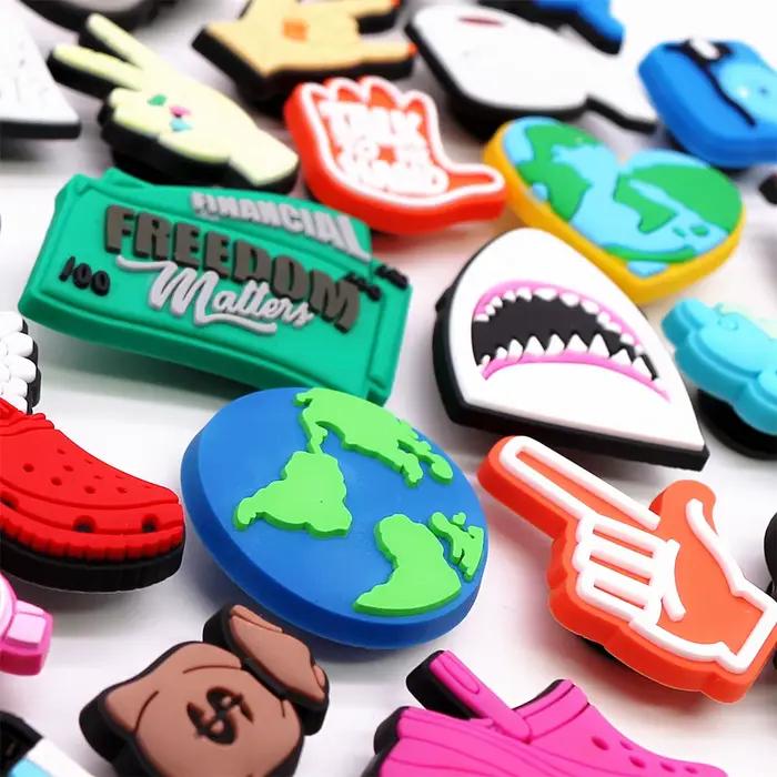 Nouveauté 1 pièces drôle PVC chaussures breloques Clown requin papier toilette sandales décorations 