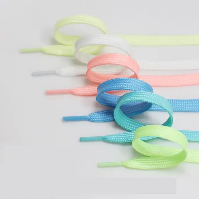 Lacets fluorescents lacets lumineux baskets plates lacets de chaussures en toile brillent dans la nu