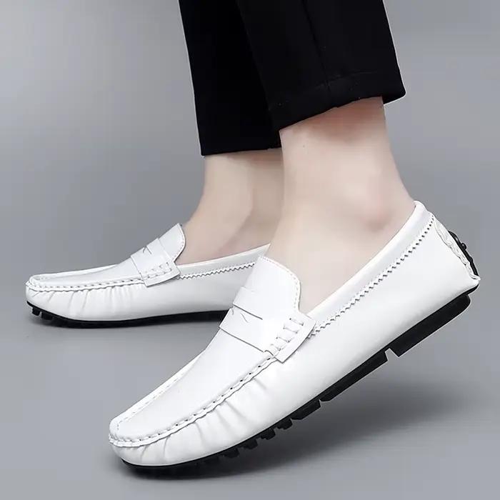 Mocassins pour hommes en cuir verni véritable blanc, faits main, décontractés, de conduite, à enfiler, de luxe, confortables, 2026, style chaussures à enfiler