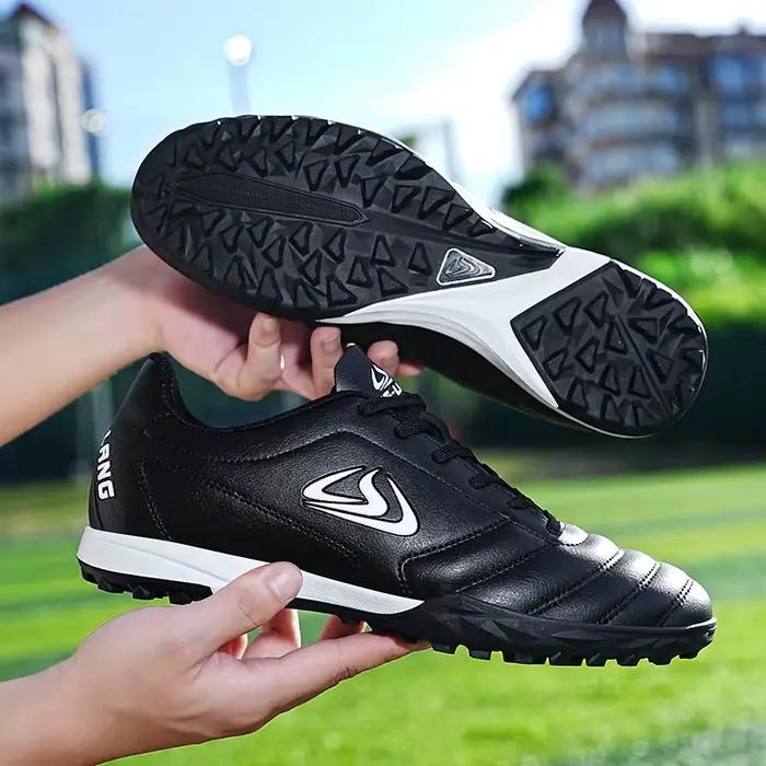 Chaussures de football confortables respirantes pour hommes