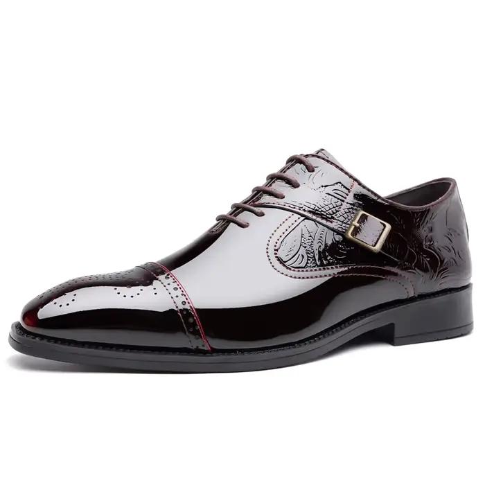 Chaussures habillées en cuir verni bordeaux pour hommes