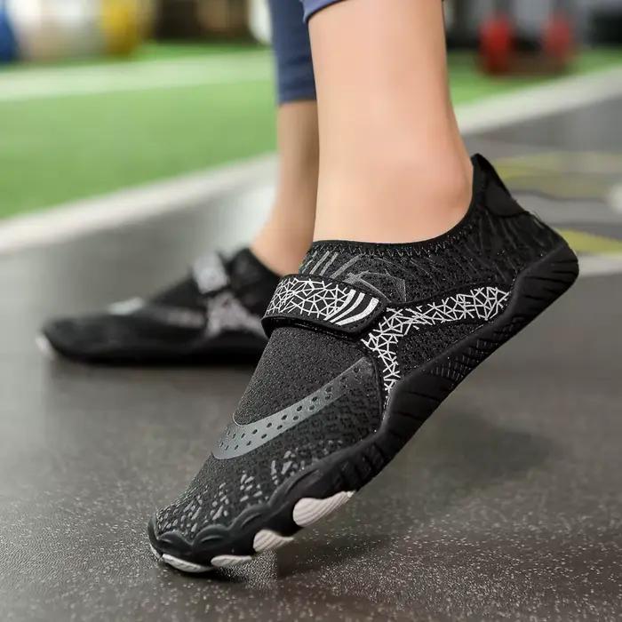 Chaussures de sport d'intérieur pour femmes et hommes : silencieuses