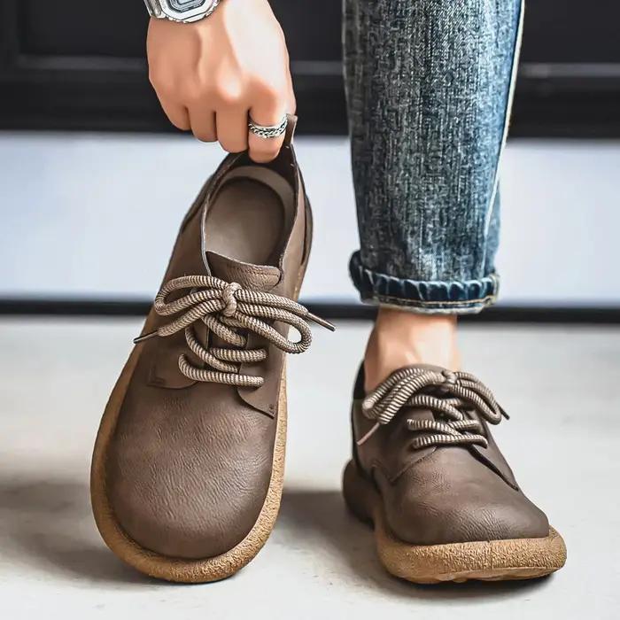 Chaussures pour hommes 2025 automne nouveau rétro à lacets chaussures en cuir Style britannique coupe basse semelle souple respirant chaussures en cuir décontractées