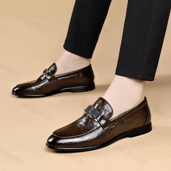 Chaussures en cuir pour hommes 2025 nouvelles chaussures décontractées d'affaires de haute qualité hommes mocassins printemps automne chaussures habillées de luxe de créateur taille 39-44