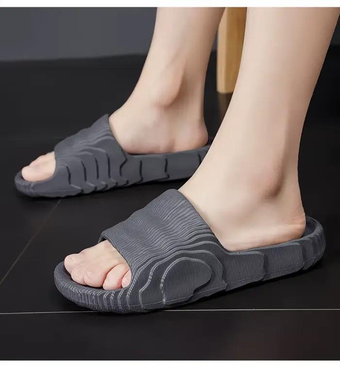Sandales homme 2026 – Claquettes de plage solides