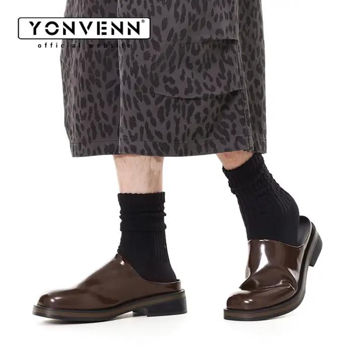 Nouvelles mules en cuir marron pour hommes, simples et décontractées, idéales pour le travail et les trajets quotidiens, sandales d'extérieur confortables pour les pieds.