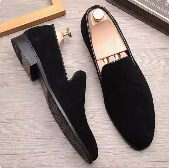 Chaussures en daim pour hommes, style business à une étape, daim inversé à bout pointu, mocassins pour hommes, mocassins. Disponible en grandes tailles