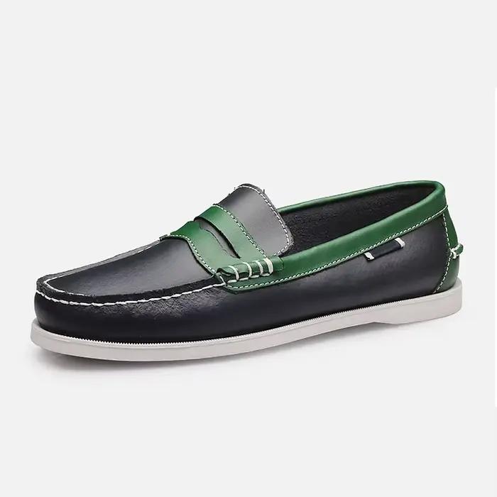 Nouvelles chaussures bateau décontractées pour hommes en cuir à enfiler