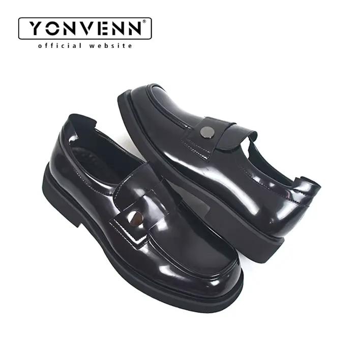 Nouvelles chaussures mocassins pour hommes en cuir verni