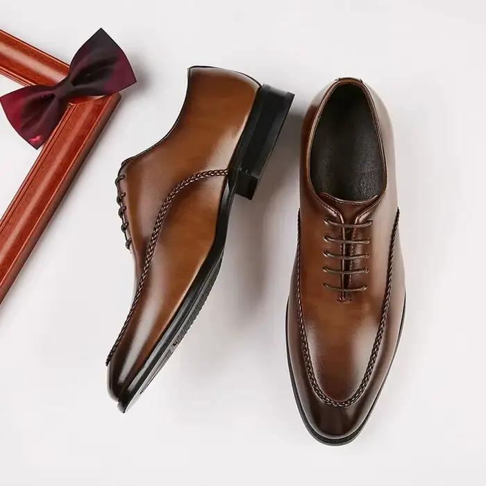 Chaussures habillées homme en cuir verni bout pointu mocassins élégants pour bureau et événements formels