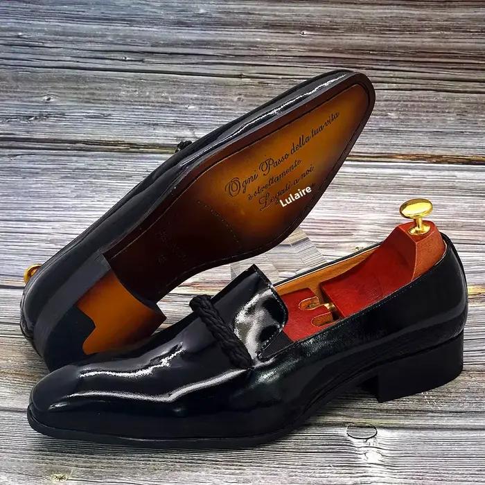 Mocassins Felix Chu en cuir verni noir pour homme, bout pointu, détails en ficelle, chaussures habillées pour événements formels et mariages