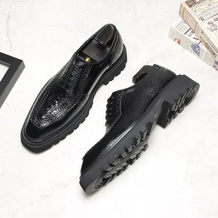 Mocassins pour hommes avec dentelle fond épais en cuir à motifs faits à la main grande taille haut de gamme chaussures de mariage de Style britannique