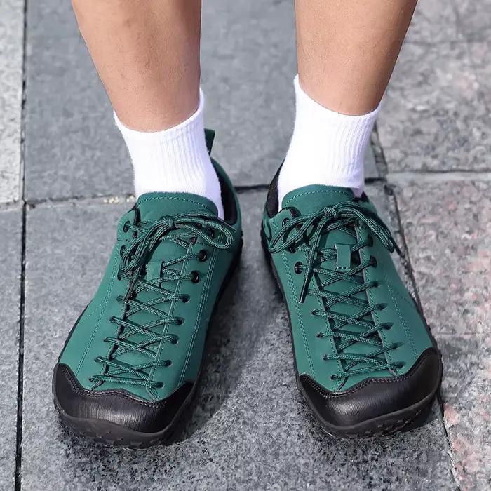 Chaussures de randonnée en plein air à enfiler pour hommes et femmes