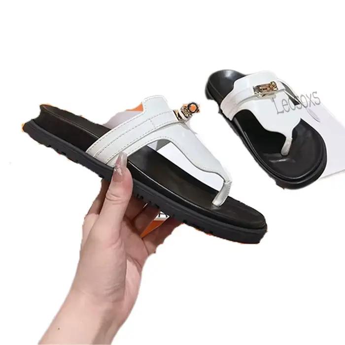 Tongs pour couples, Nouvelles sandales plates polyvalentes été 2026 pour hommes et femmes