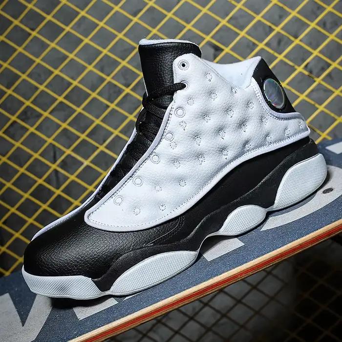 Chaussures de basketball d'extérieur antidérapantes à semelle en caoutchouc résistantes à l'usure, design montant, respirantes et confortables pour l'entraînement quotidien et l'athlétisme