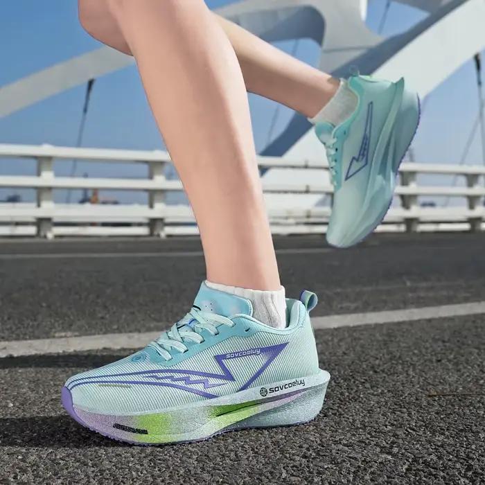Chaussures de course avec plaque en carbone