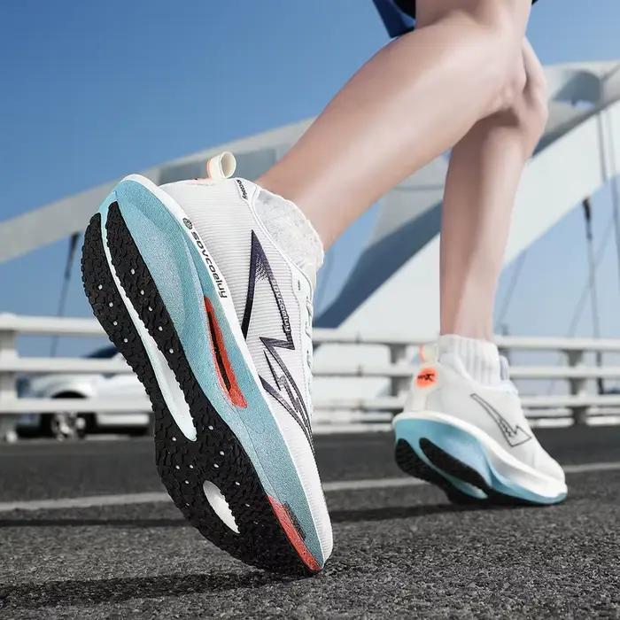 Chaussures de course planche de carbone spécialité Marathon hommes sport respirant léger femmes confortable athlétique antidérapant baskets