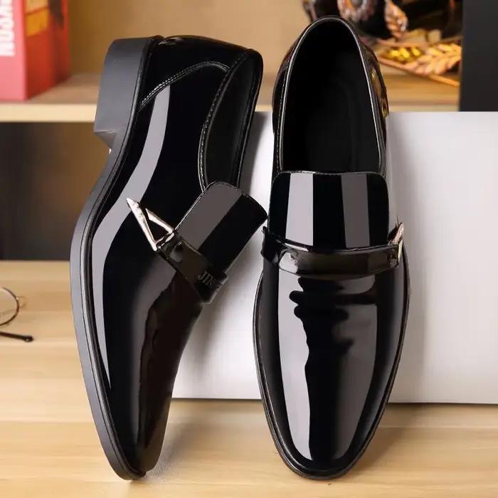 Soldes de printemps de la saison : Chaussures décontractées en cuir verni respirantes à bout rond pour hommes, style affaires