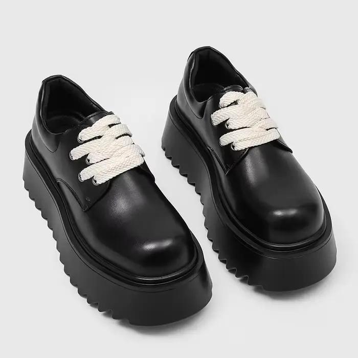 Chaussures Derby pour hommes à semelle épaisse, rehaussantes, à lacets, noires, style britannique, tendance, super épaisses, à bout rond, bottes de travail 10984-K