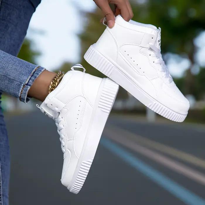 Chaussures en cuir décontractées homme style tendance respirantes polyvalentes baskets blanches sport pour hommes occasions spéciales