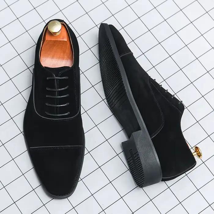 Chaussures en daim de marque italienne pour hommes, chaussures de bureau pour hommes, chaussures d'affaires formelles pour banquet, chaussures décontractées à la mode, grande taille, 38-48