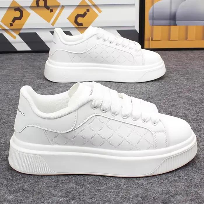 2025 chaussures pour hommes chaussures blanches à l'intérieur des chaussures de planche de Couple élévatrices avec chaussures de sport décontractées en cuir à semelles épaisses chaussures d'étudiant