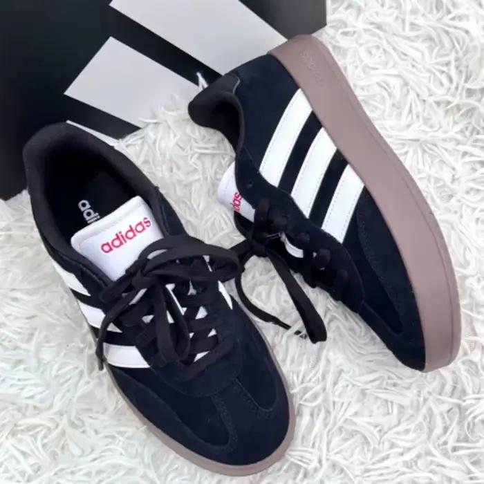 Adidas Barreda Baskets basses unisexes à bout rond