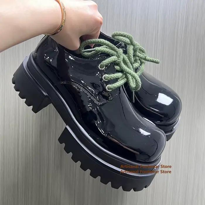 Chaussures Derby à bout rond et semelle épaisse