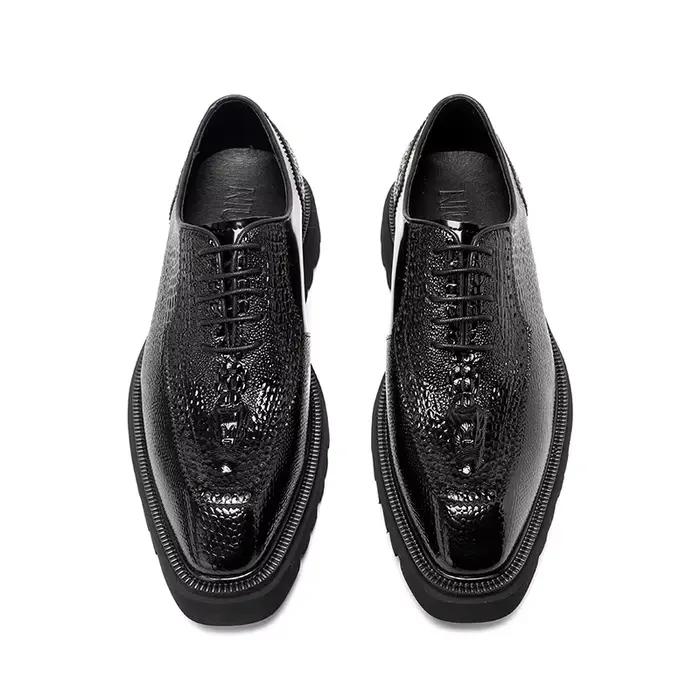 Mocassins pour hommes avec dentelle fond épais en cuir à motifs faits à la main grande taille haut de gamme chaussures de mariage de Style britannique