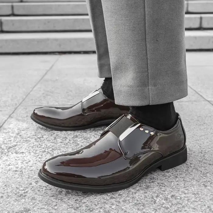 Chaussures en cuir brillant pour hommes